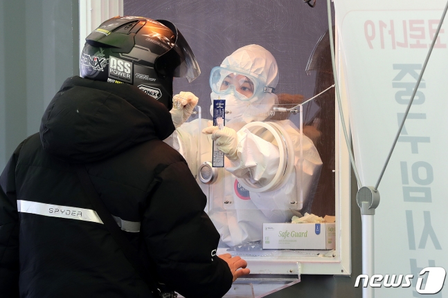 《이스라엘》 국민절반이 백신맞았는데.→.확진자 매일 3000명 발생왜? 《이스라엘》 국민절반이 백신맞았는데.→.확진자 매일 3000명 발생왜?