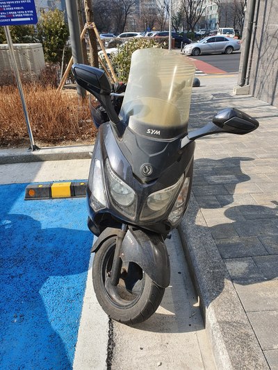  오토바이출장수리 보이져125 배터리용액터짐 새배터리로 교환완료