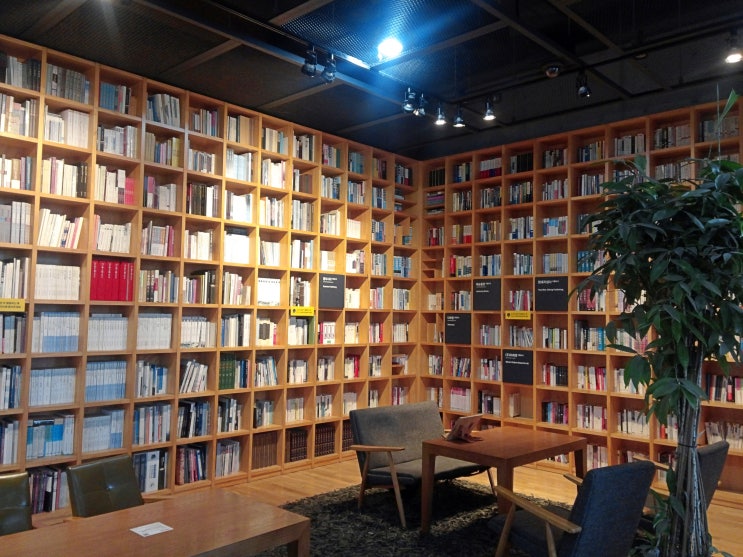  서재가 있는 호텔 지지향