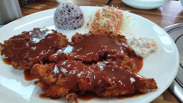  가성비가 아쉬웠던 평택 큰손칼국수 두드림 생돈까스