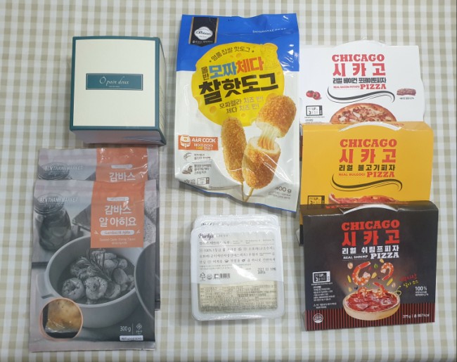  마켓컬리 _ 2021년 02월 22일  구매한것들(올반 모짜렐라 찰 핫도그, 오팡두 데니쉬 식빵 메이플, 시카고 리얼 불고기/쉬림프/베이컨 포테이토 피자, 벤탄마켓 감바스)