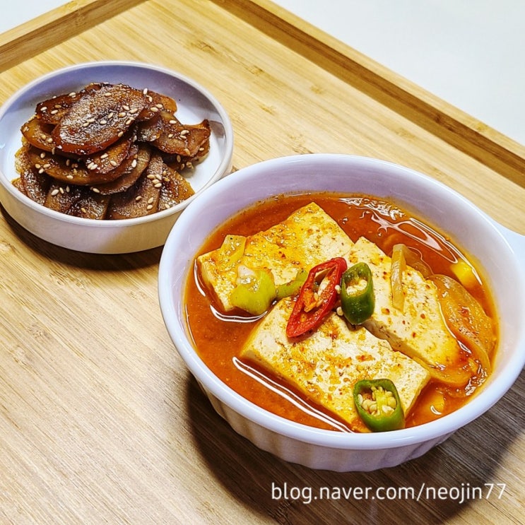 얼큰한 두부고추장찌개와 우엉조림 오늘의 찌개와 반찬 얼큰한 두부고추장찌개와 우엉조림 오늘의 찌개와 반찬