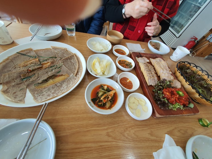  쌉~사름한 막국수와 보쌈&명태식혜드셔보세요~