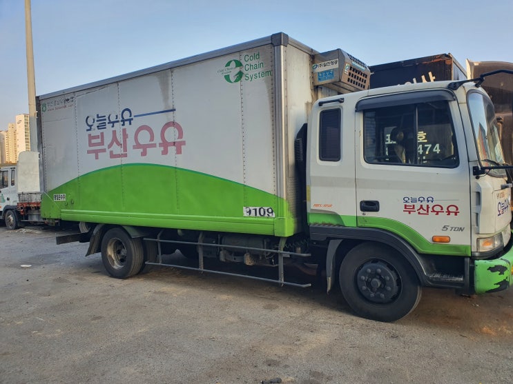  [트럭수출] 현대5톤 냉동탑 화물차 2005년 폐차보다 중고차수출로 진행하는게 유리합니다