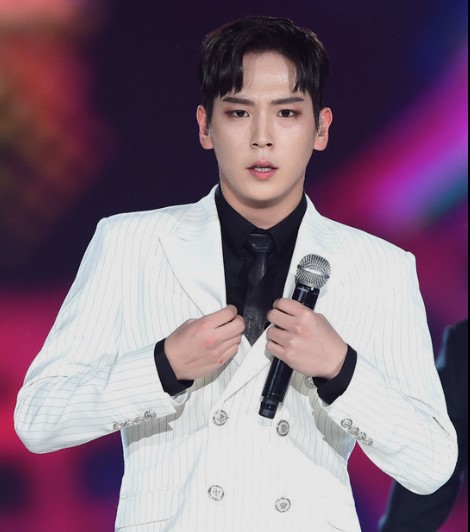 아이돌가수 'B.A.P'힘찬, 강제추행 혐의 1심 징역 10월...구속은 면해 아이돌가수 'B.A.P'힘찬, 강제추행 혐의 1심 징역 10월...구속은 면해