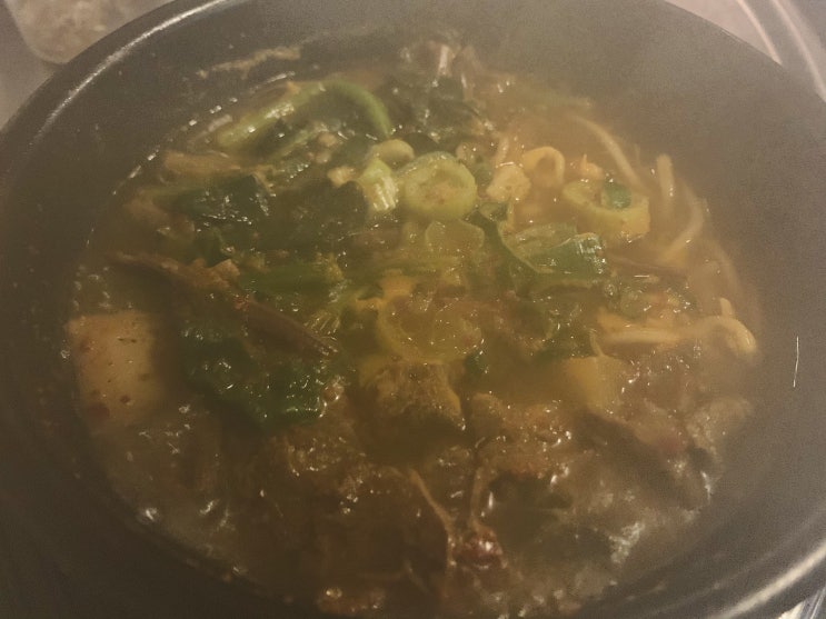  논현동 직장인 점심 육개장 속을 뜨뜻하게 때렸어요