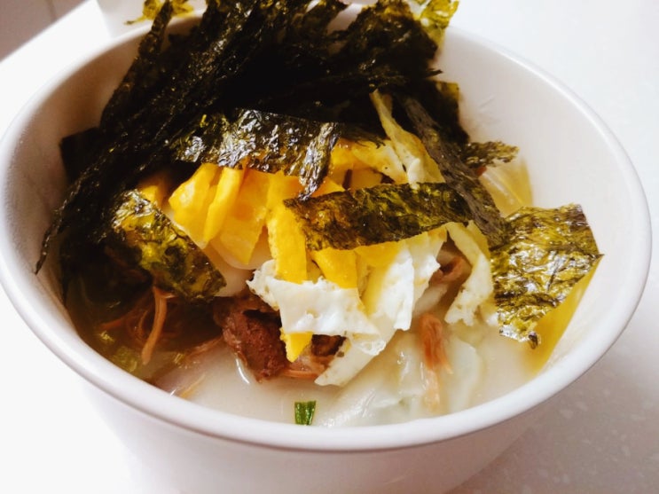 처음 만들어 먹은 떡국^^.... 하하 처음 만들어 먹은 떡국^^.... 하하