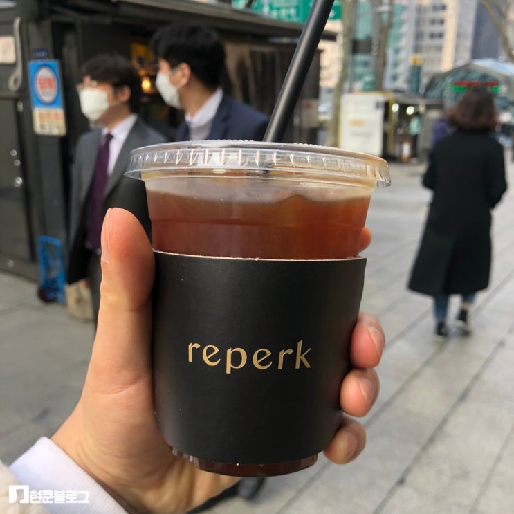  강남역 카페 - 리퍼크(Reperk) / 메리츠타워 빌딩에 위치한 모던한 신상 카페 (feat. 포숑 마카롱)