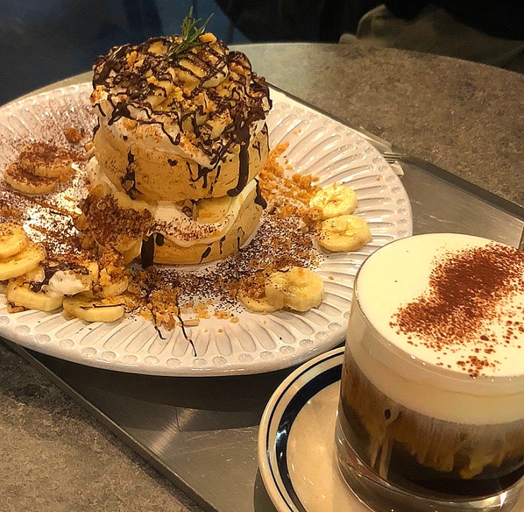  까치울역 작동카페거리 카페 추천, 아인슈페너 & 파블로바 맛집 "코르드 블랭크"