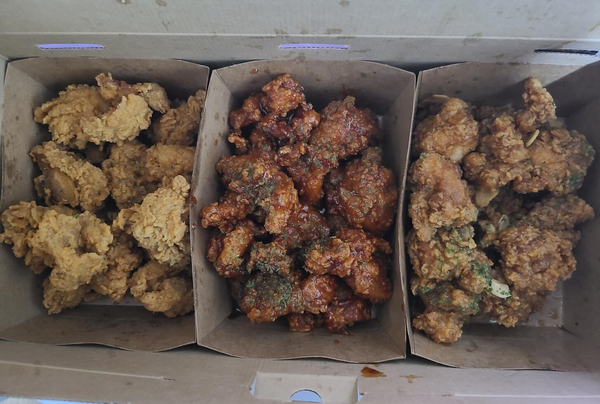  철인7호 치킨 ,여러 맛 즐기려면 철인3종세트