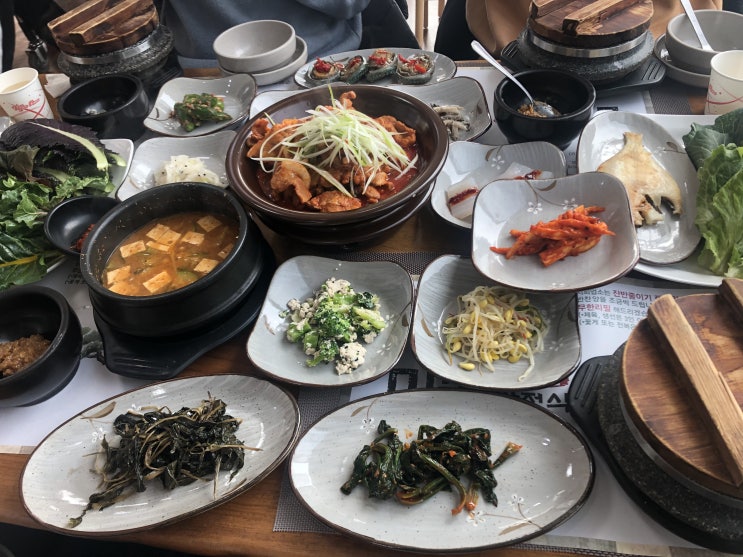  영종도 화려한 백반(쌈밥) 한 상 '미송쌈정식'
