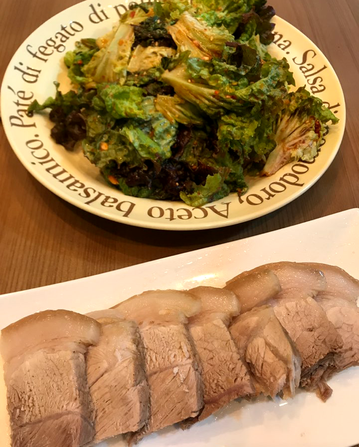 느낌으로 만든 수육과 상추겉절이
