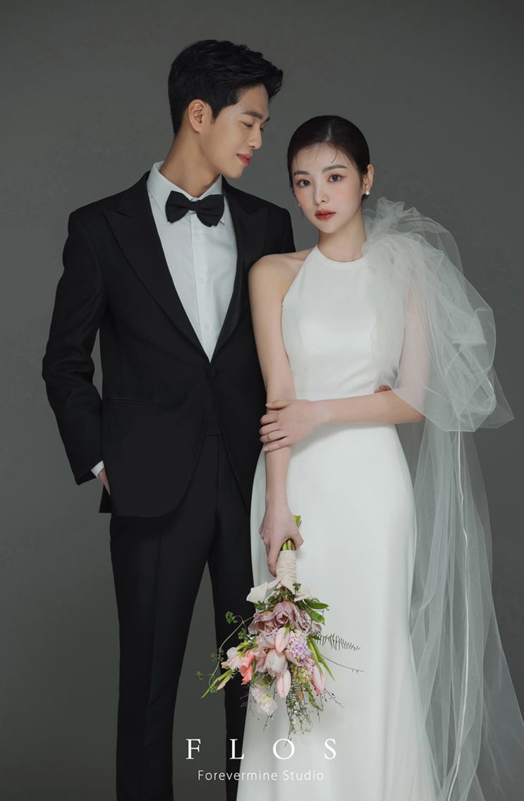  2021 포에버마인스튜디오 웨딩스냅화보 룩 - 해리슨 턱시도 & 커플정장