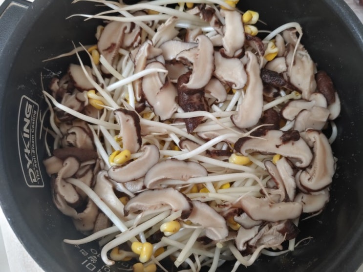  사랑 :) 콩나물 버섯 밥