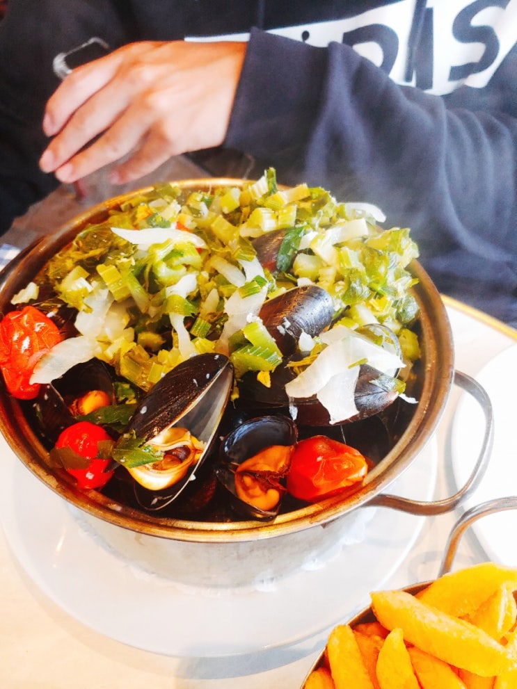  벨기에 브뤼셀 맛집 : 벨기에 홍합요리 맛집 Mussel Mongers