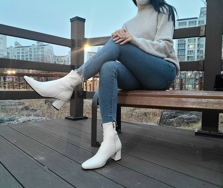 사뿐구두 여성앵글부츠 아이보리 컬러의 편한 6CM힐 사뿐구두 여성앵글부츠 아이보리 컬러의 편한 6CM힐