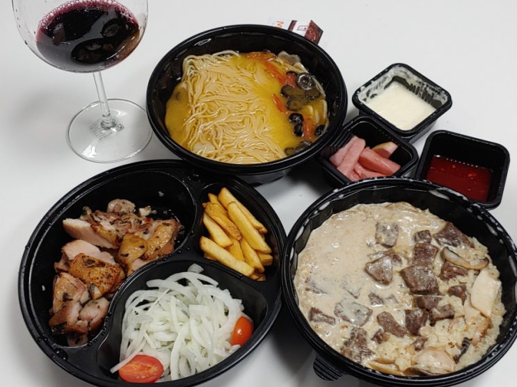 홈파티를 하고 싶을때는 홍대 배달 맛집 마녀주방 홍대점