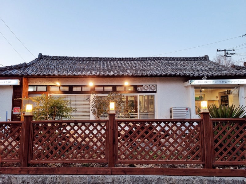 삼천포 실비집 1탄!! 한옥집 리뷰 (반찬이 너무 많아서 술이 아닌 음식에 취하는 FEAT. 무료주류 2병) 3