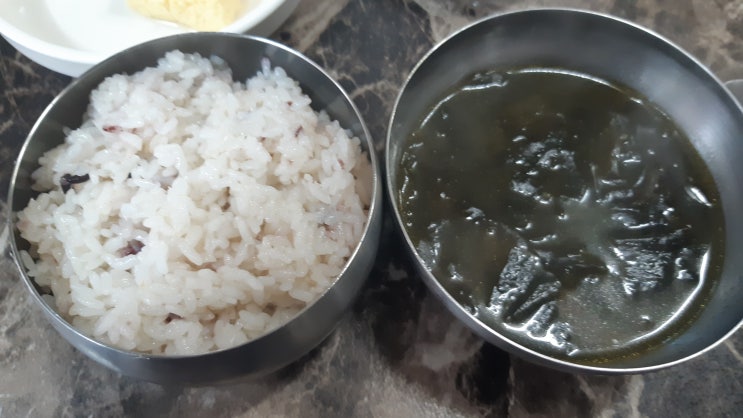  오늘 점심은 사무실 근처 가정식으로 맛나게 먹음