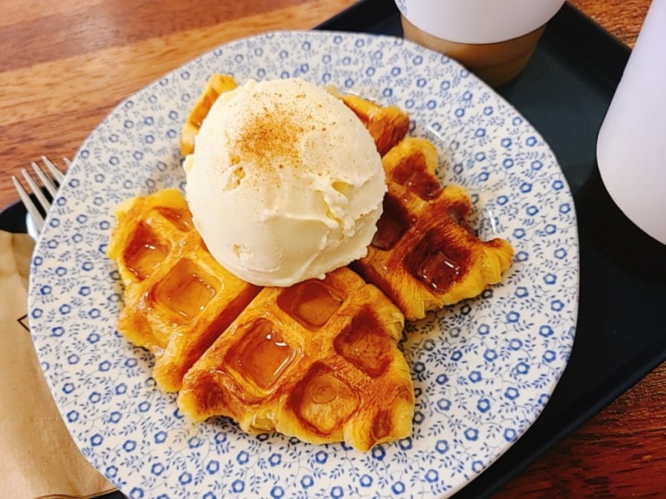  가락시장 카페, 겉바속쫀 크로플이 맛있는 리프커피