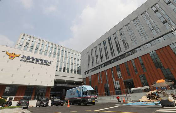 약사 아내에 마스크 빼돌렸나, <b>대기 발령</b> 前<b>강남</b>서장은 부인