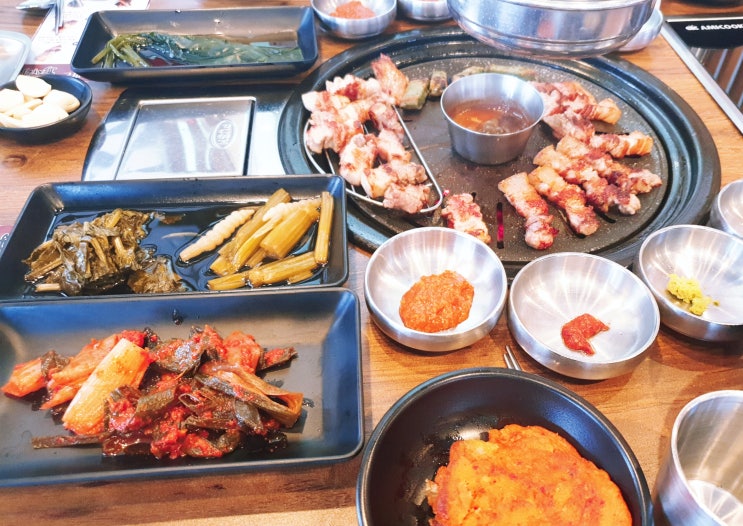  여러가지 쌈과 숙성고기가 맛있는 다산동고기집 '육시리 다산신도시점'