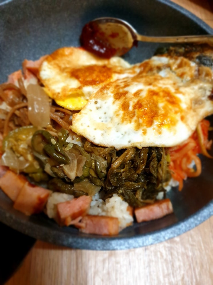  어제 우린 스팸나물비빔밥&아몬드&맥주