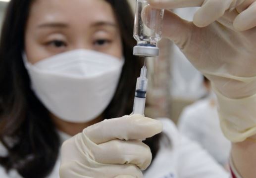 백신 접종도 '방역차별' 우려 …불안 떠는 이주 노동자들