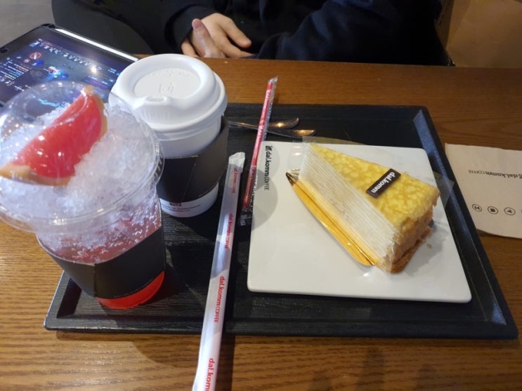  02.27)[일산 백석역 카페]달콤커피에서 만난 밀크레이프 먹는 방법