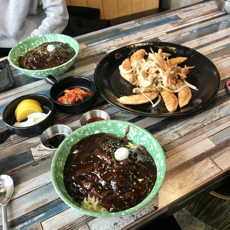 옛날짜장 탕수육 신방동 통정지구 피자주는 홍굴이짬뽕 / 천안식후감