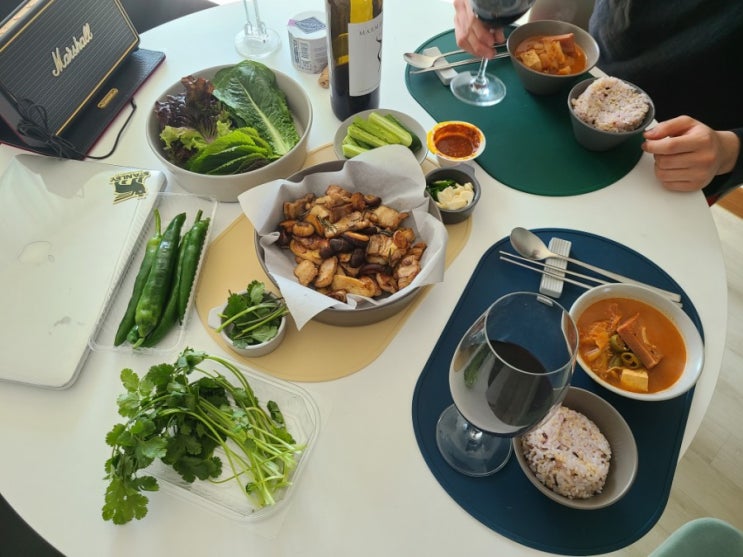  마켓컬리로 새벽배송 받아, 건강한 삼겹살 한상차림!