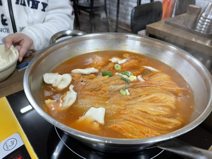 대전 둔산동 김치찌개 맛집 묵은정 김치찌개+순대 완전 맛있어요