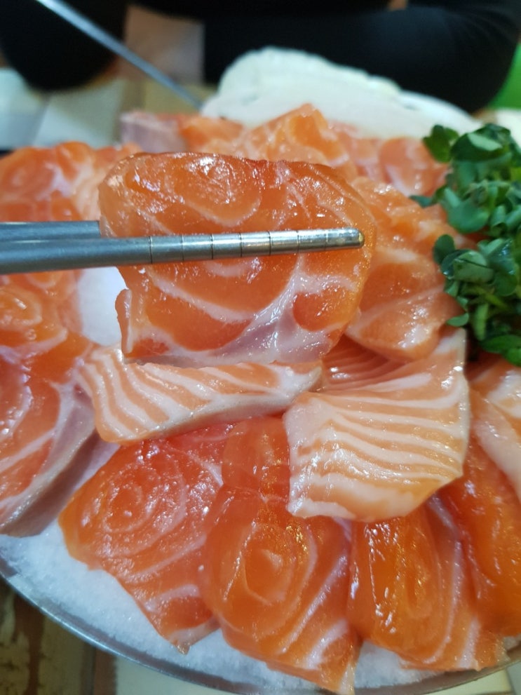  왕십리역 맛집 룸있는 18900원 연어무한리필