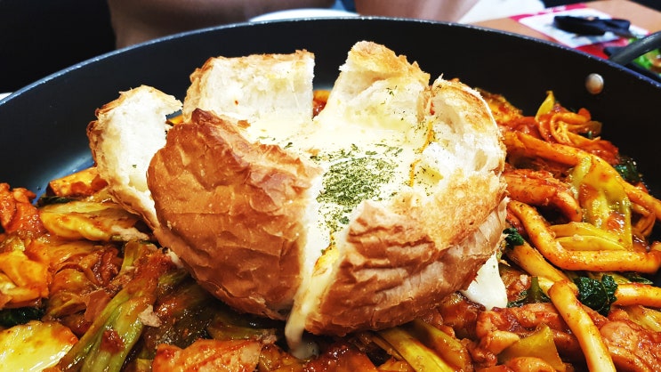 일산 닭갈비 맛집 박가부대 에서 '빠네퐁듀닭갈비' 먹방! 일산 닭갈비 맛집 박가부대 에서 '빠네퐁듀닭갈비' 먹방!