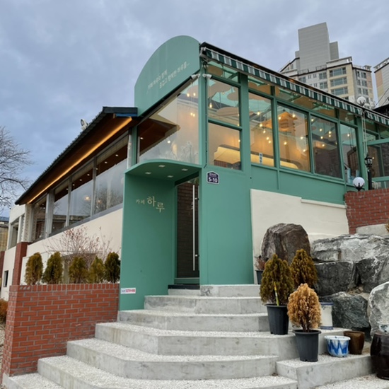  수원 성균관대역 카페• 카페하루• 경치도 좋고 분위기도 좋은 카페