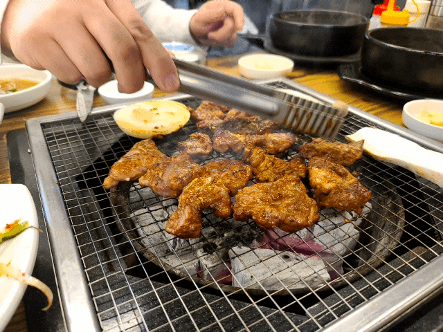  시흥맛집돼지갈비 양념구이 국민정육점식당 오세요!