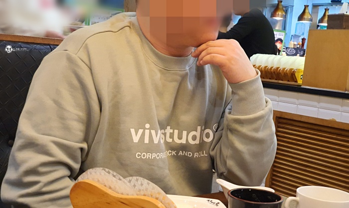  부담없는 비바스튜디오 맨투맨 내돈내산