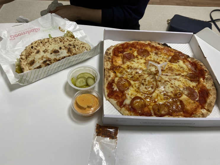  피맥하기 좋은 석촌역 붐바타 피자