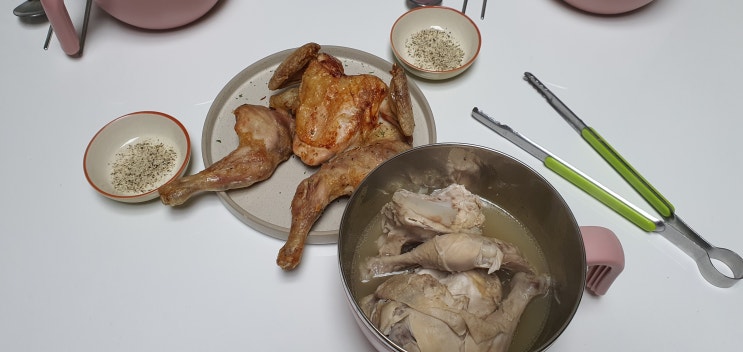  든든한 보양식 두마리 통닭 닭 백숙과 옛날 통닭
