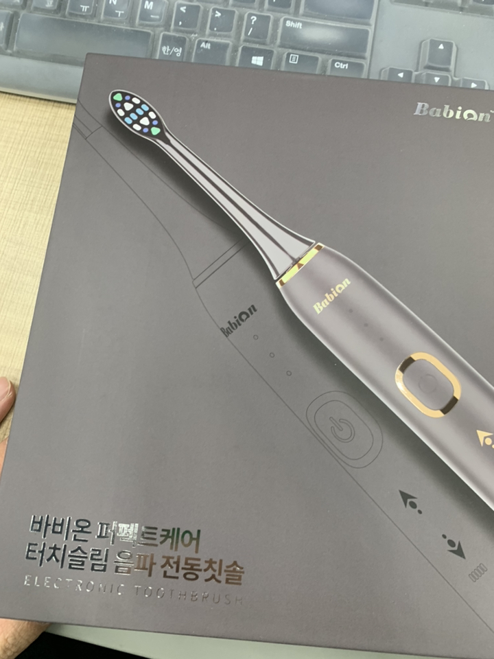  2021년 바비온 퍼펙트케어 터치슬림 음파 전동칫솔 + 칫솔모4P + 무선충전거치대 + 케이스