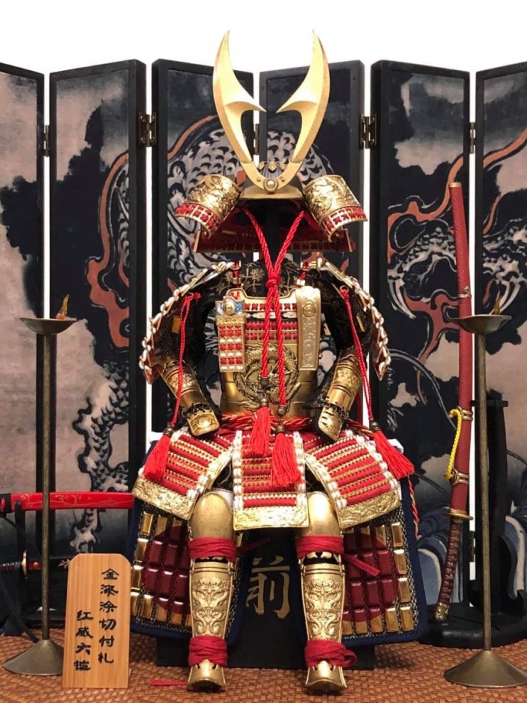 『POPTOYS」 1/6 Gold Lacquer Grand Armor (금가루칠 갑옷) 실제품 + 토모에 고젠 디럭스 실제품