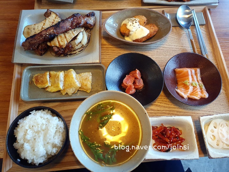  석촌역 맛집 화육정 정갈한 송리단길 한식 한상