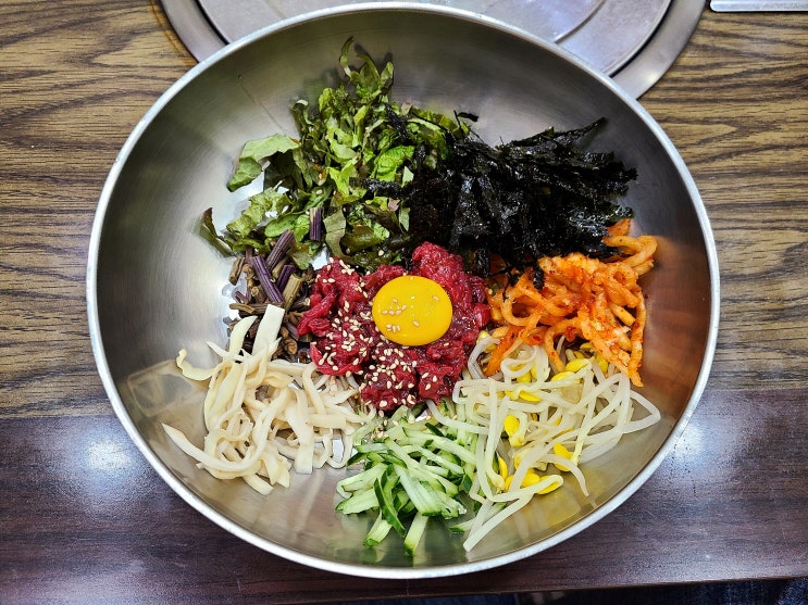  고창 고창읍 '한우애정육식당' 생고기비빔밥