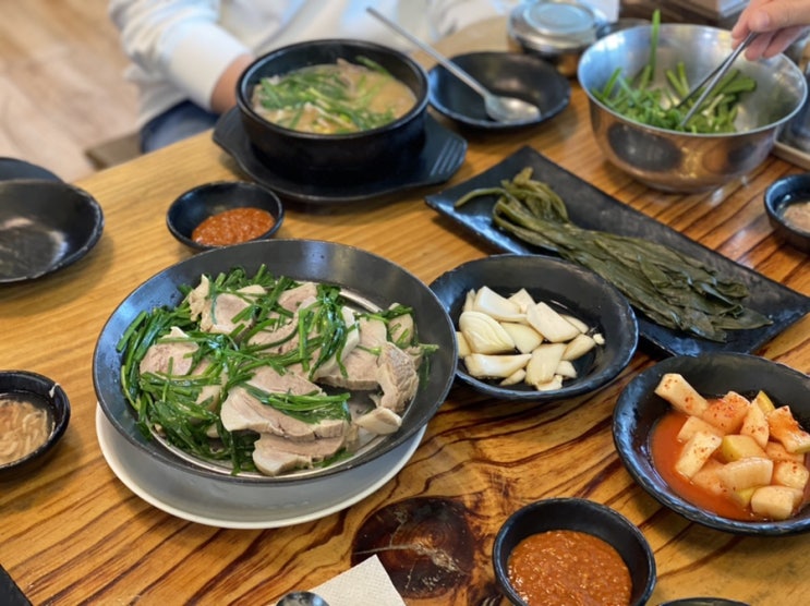  [충남/아산] 아프리카TV BJ 액션홍구가 극찬한 국밥 맛집 ‘꽃돼지 국밥’