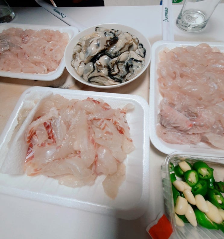  먹부림 기록(통영 중앙활어시장 돌돔+광어/삼겹살/문현한우곱창전골/사누끼우동 짜장면/김스타치킨/잡채/알리오올리오 스파게티/팔공산 가마솥에누른밥 생오리+곤드래밥)