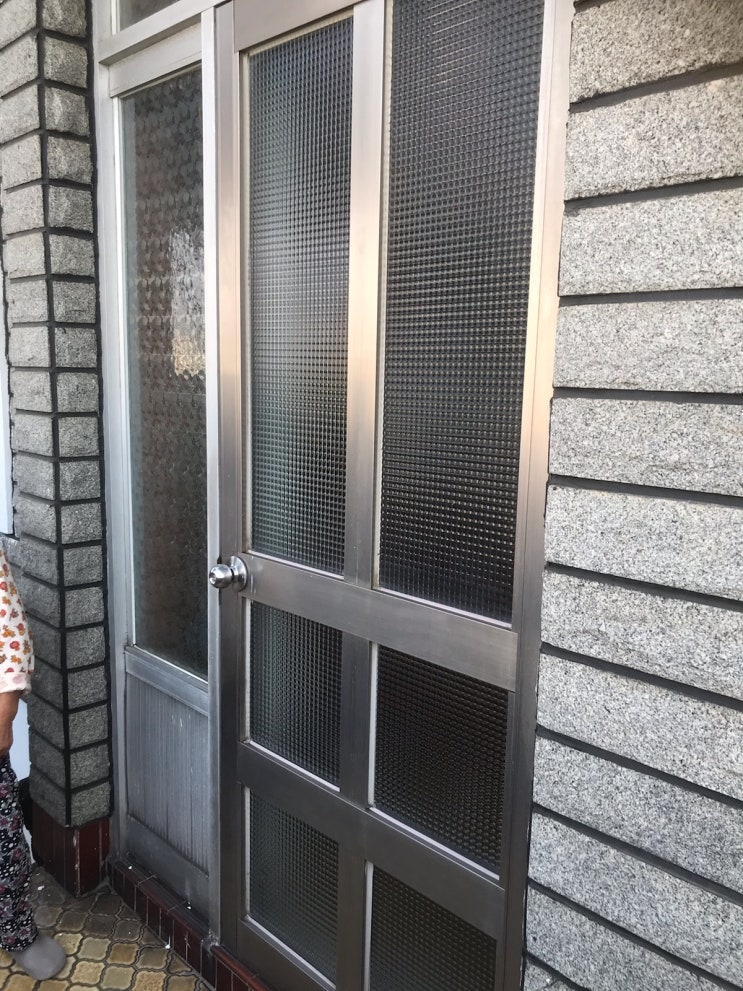  제주시 집수리/인테리어 : 현관문,현관출입문,이중창,부엌단창출입문,부분방수공사 (원도심 도시재생사업) , 신산목공소