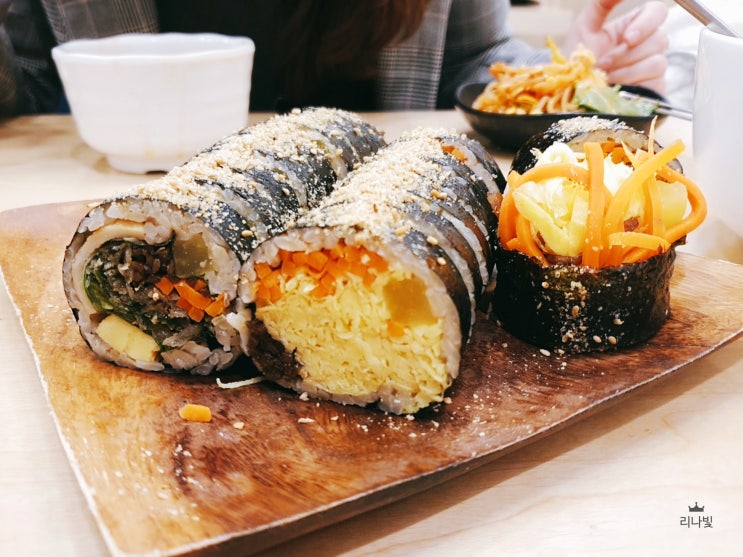  강남역 김밥 맛집, 보슬보슬 계란김밥 그리고 쫄면 후기