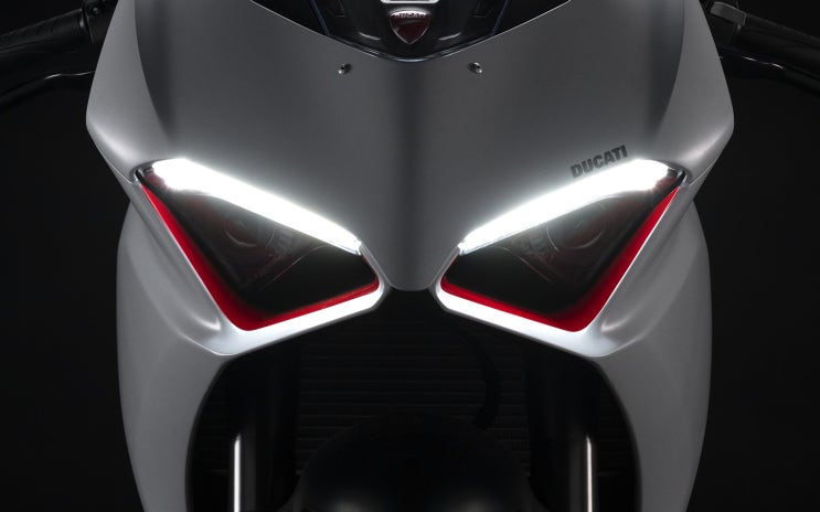  파니갈레 V2 화이트 로쏘 / Panigale V2 "White Rosso"