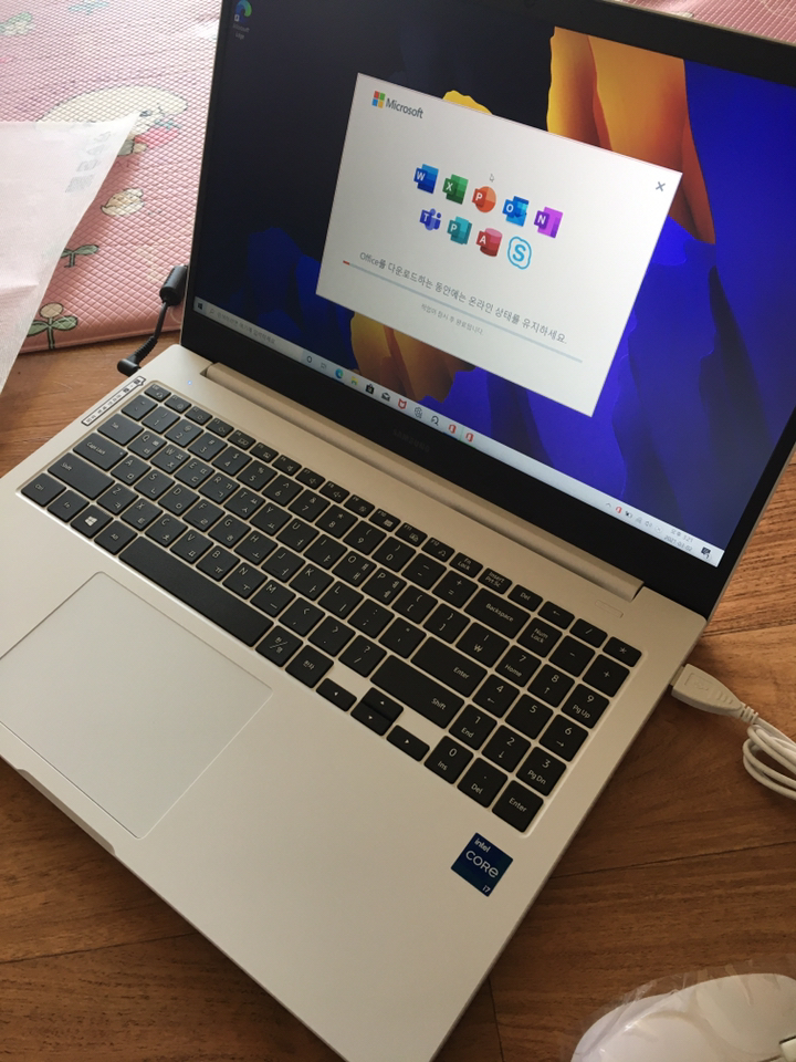  2021년 삼성전자 플러스2 퓨어화이트 노트북 NT550XDA-K78AW (i7-1165G7 39.6cm WIN10 Home)