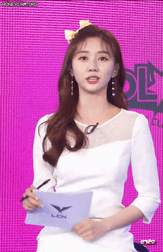  LCK 분석데스크 노란 리본머리띠 윤수빈 아나운서 움짤